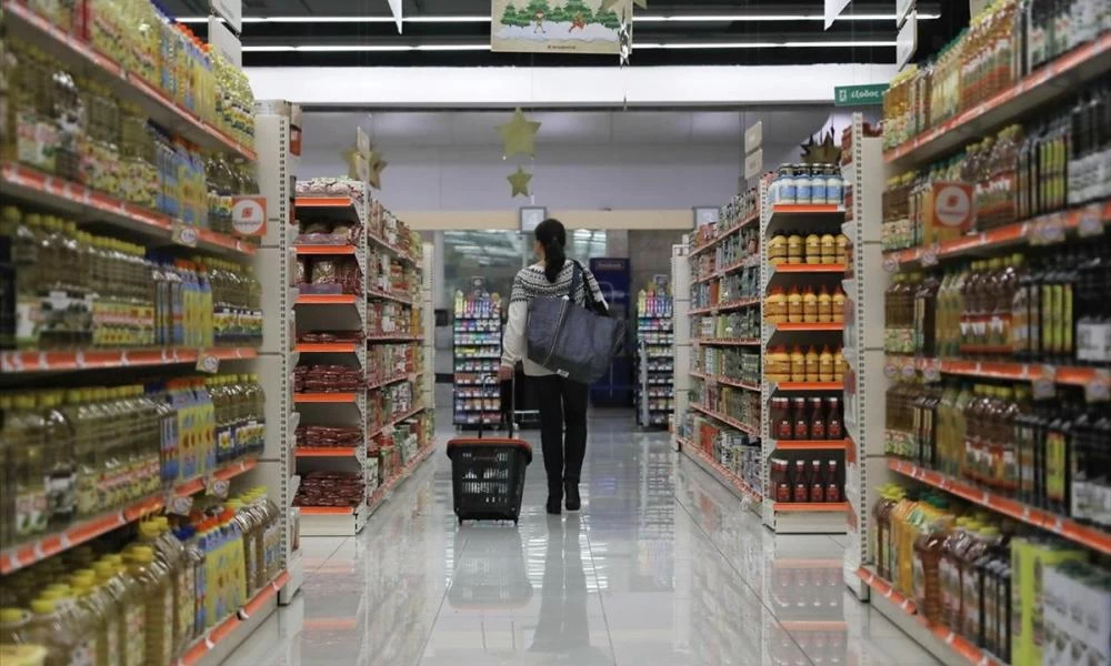 Σούπερ μάρκετ: Βγαίνουν οι απαγορευτικές κορδέλες από τα ράφια